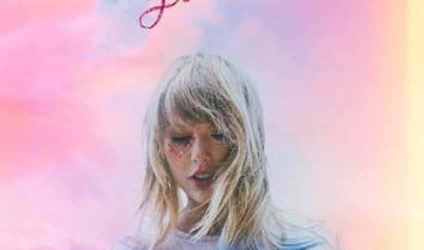 Η pop star Taylor Swift μας παρουσιάζει το νέο άλμπουμ της με τίτλο ‘Lover’, που πρόκειται για την έβδομη δισκογραφική δουλειά της τραγουδίστριας.